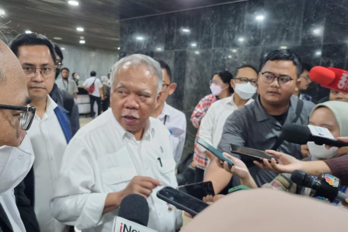 Menteri Pekerjaan Umum dan Perumahan Rakyat (PUPR) Basuki Hadimuljono saat ditemui setelah raker dengan Komisi V DPR RI di Gedung DPR, Jakarta, Selasa (4/4/2023).