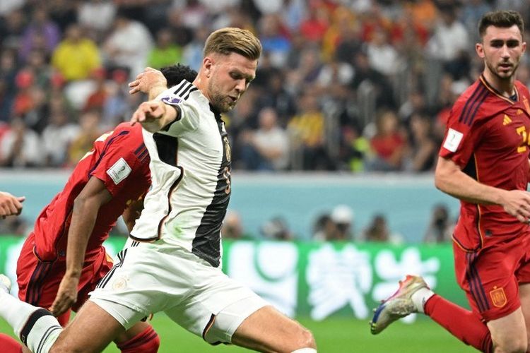 Penyerang Jerman Niclas Fullkrug mencetak gol pertama timnya pada laga Grup E Piala Dunia 2022 Qatar antara Spanyol vs Jerman di Stadion Al-Bayt di Al Khor, utara Doha pada 28 November 2022 Senin dini hari WIB.