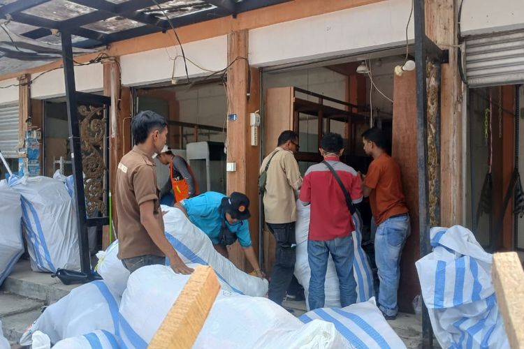 Tolak Relokasi ke Pasar Atas, Pedagang Kebun Binatang Bukittinggi Khawatir Tak Ada Pembeli