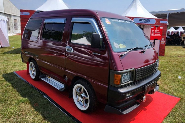 Anggota Daihatsu Zebra Club asal Bandung menceritakan kesan spesial acara Kumpul Sahabat Cirebon, terutama perjalanan mobil tua via tol.