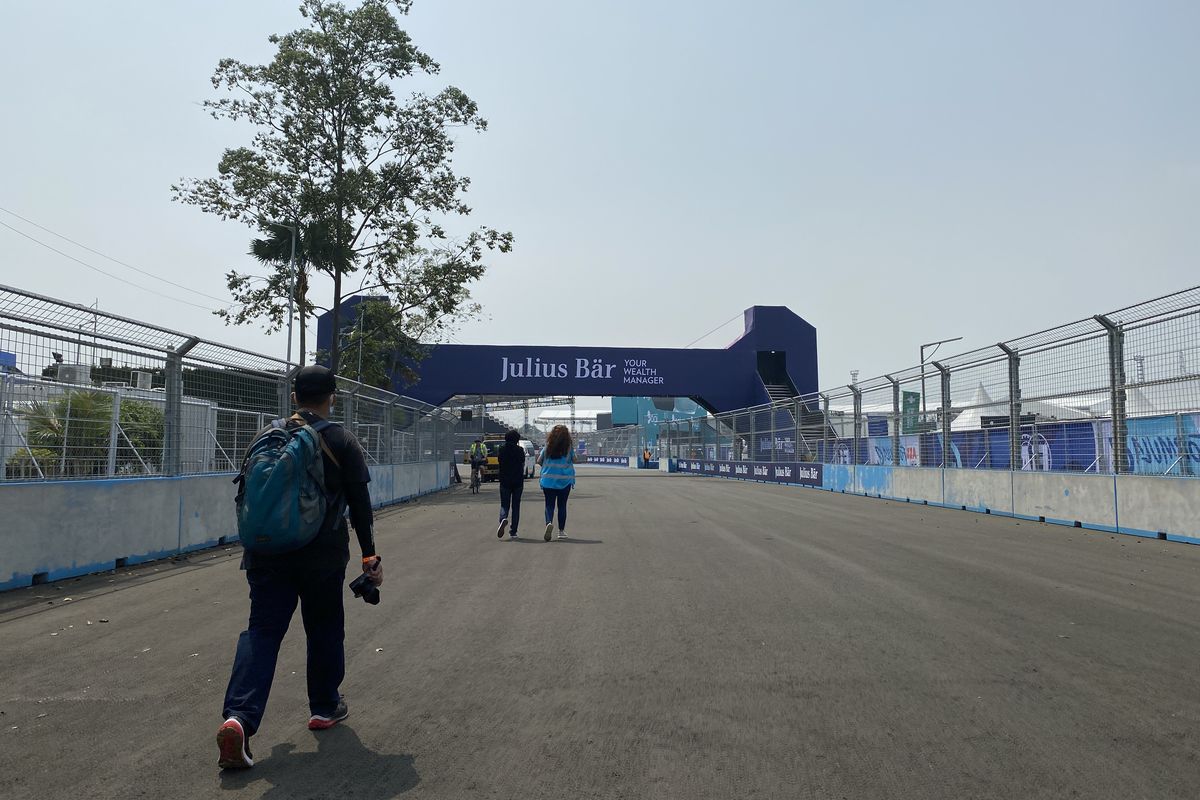 Kondisi Sirkuit Formula E Jakarta di JIEC Ancol. Terpantau suhu menyentuh angka 36 derajat Celcius