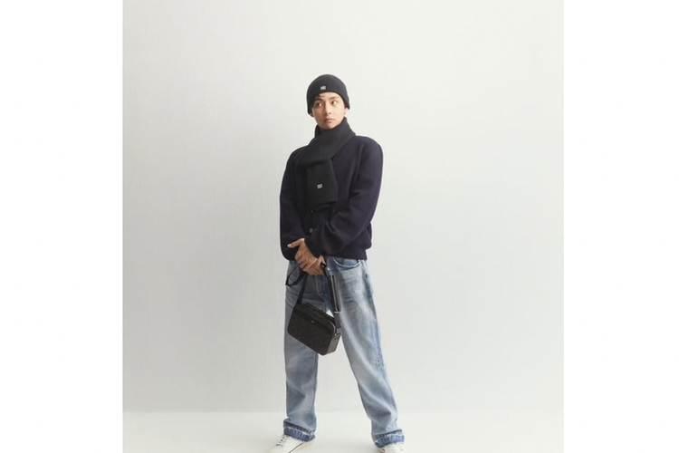 Outfit V BTS untuk inspirasi outfit of the day (OOTD).