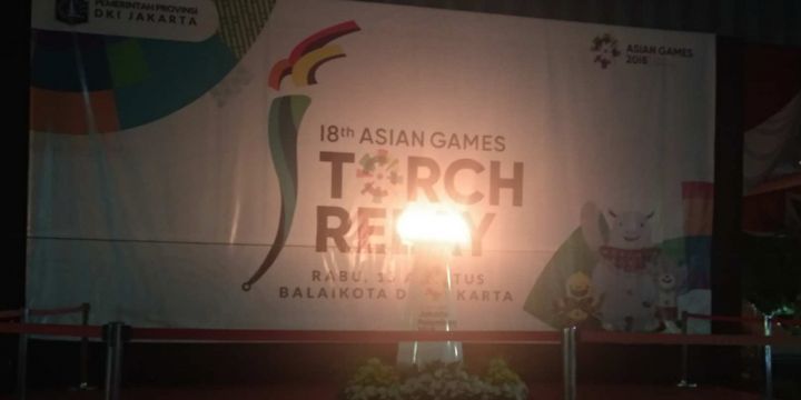 Api abadi Asian Games diinapkan di Balai Kota, Jalan Medan Merdeka Selatan, Rabu (15/8/2018).