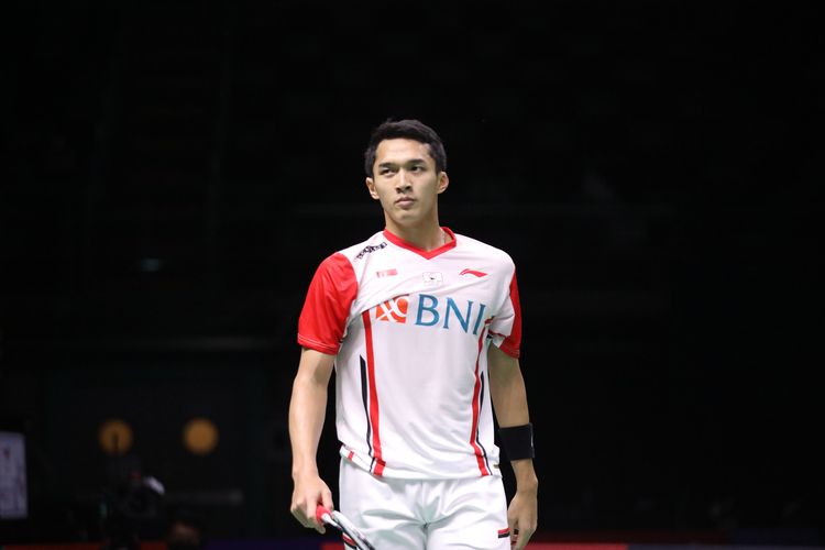 Berlaga di Impact Arena, Bangkok, Thailand, Jonatan Christie menang dua gim langsung dengan skor sengit 22-20, 21-16, atas Kantaphon Wangcharoen, pada Piala Thomas 2022, Senin (9/5/2022) malam WIB.