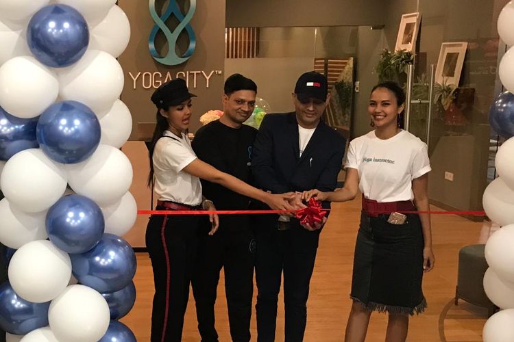 Pembukaan klub pertama Yoga City di mal Pondok Indah Jakarta.