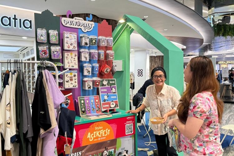 Salah satu stan pelaku industri kreatif di bazar "Styles AsikFest 2025" di Lippo Mall Nusantara, Jakarta, mulai Jumat (24/10/2025) hingga Minggu (26/10/2025).