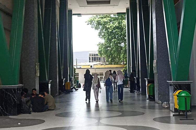 Antara Lulus atau Menyerah: Pergulatan Mahasiswa Abadi di Akhir Masa Kuliah