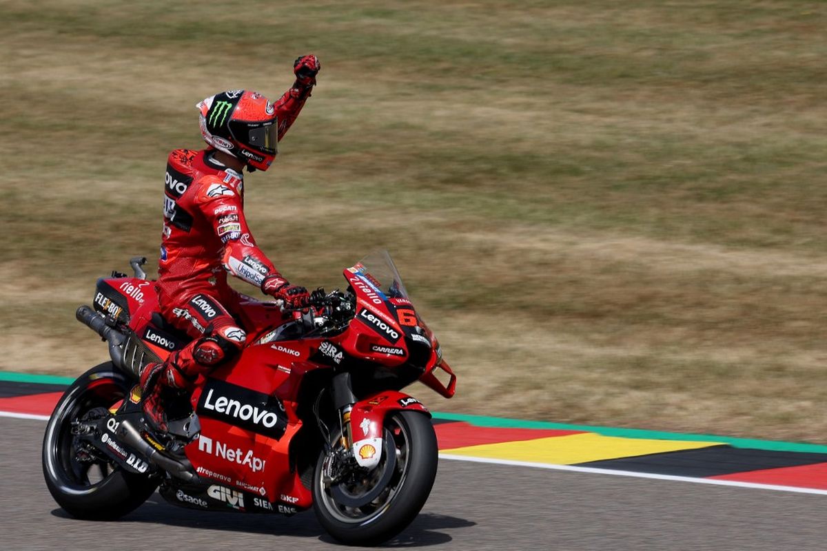 Francesco Bagnaia saat berlaga pada MotoGP Jerman 2022. (Photo by Ronny Hartmann / AFP)