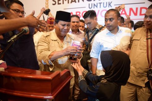 Saat Prabowo Dibuat Terharu oleh Pemberian Siswi Kelas 3 SD di Medan...