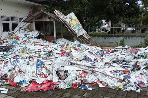 Ribuan Sampah Peraga Kampanye Menumpuk di Kantor Bawaslu Pangkalpinang