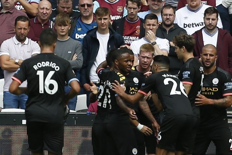 Para pemain Manchester City merayakan gol Gabriel Jesus pada pertandingan West Ham United vs Man City di Stadion London, 10 Agustus 2019. 