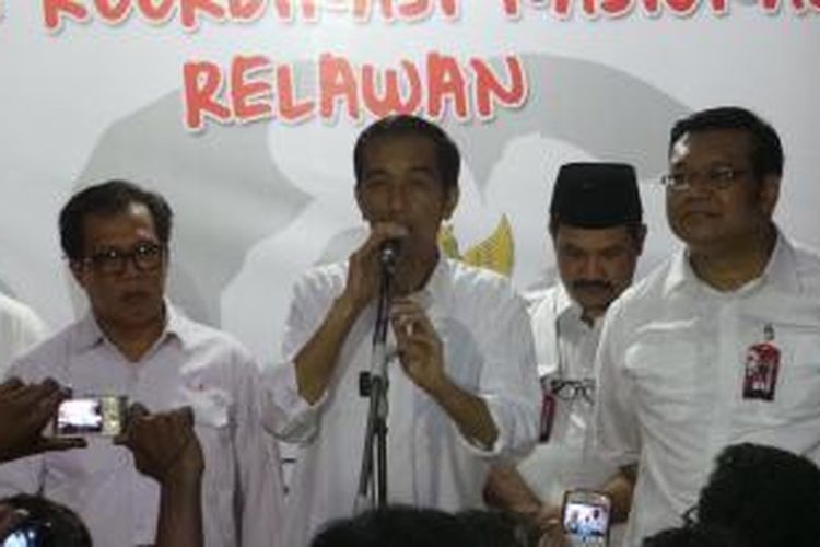 Bakal capres PDI-P Joko Widodo saat meresmikan posko tim koordinasi nasional Jokowi-JK, di Teuku Cik Di Tiro, Menteng, Jakarta, Senin (26/5/2014).