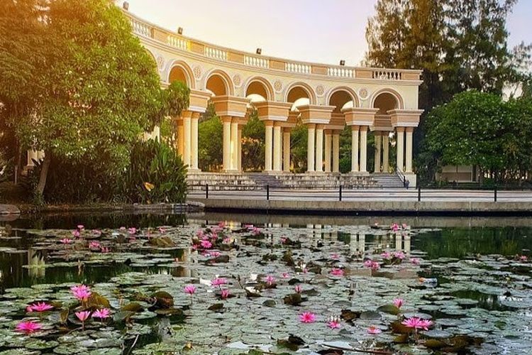 Danau angsa Pakuwon sebagai pilihan tempat date romantis dan murah di hari Valentine.