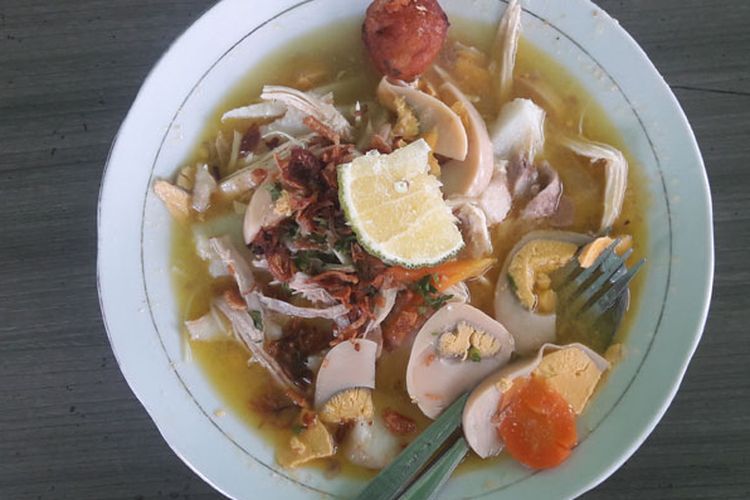 Soto Banjar, kuliner khas kota Banjarmasain, Kalimantan Selatan.