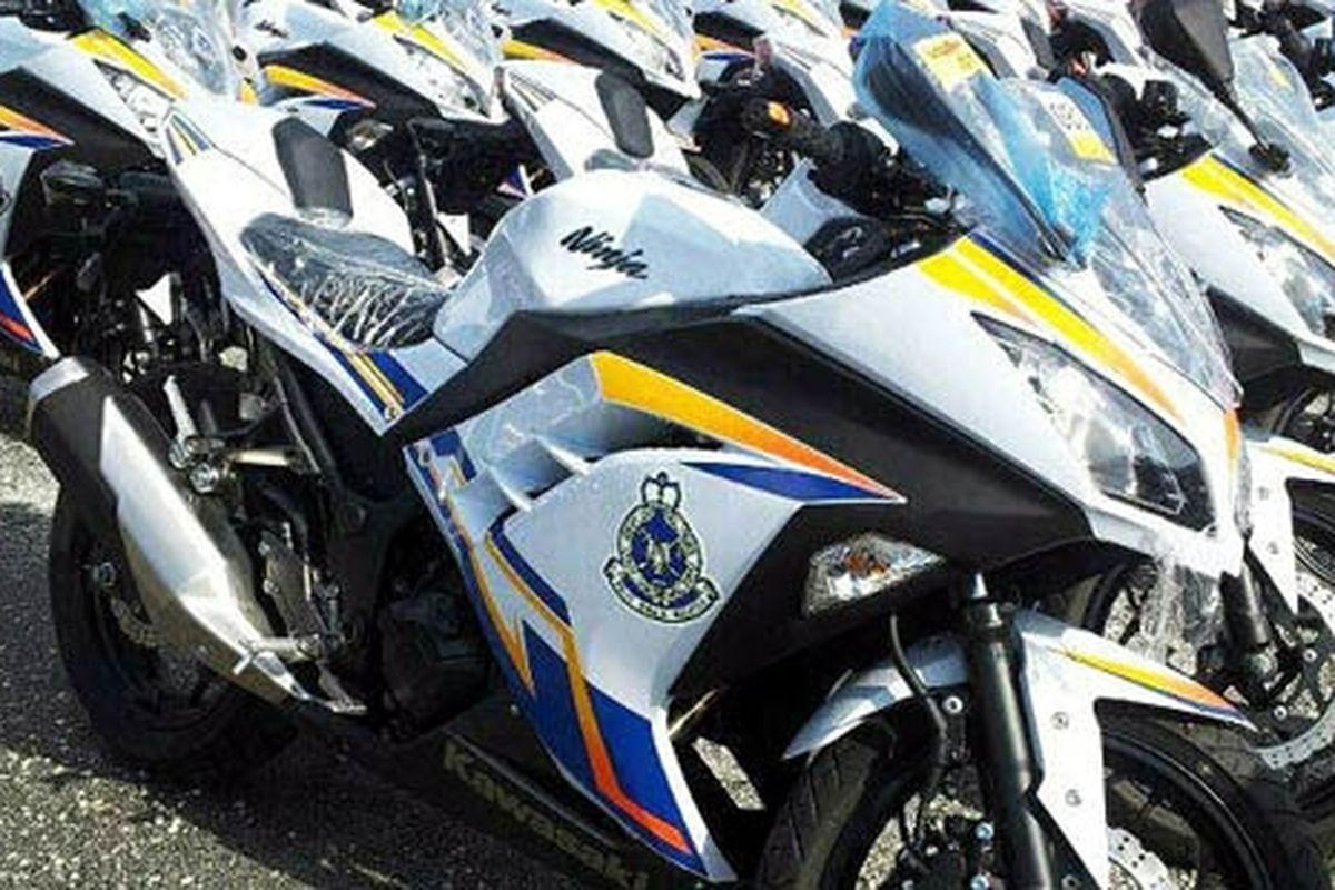 1.000 unit Kawasaki Ninja 250 dijadikan sepeda motor patroli Polisi Malaysia.
