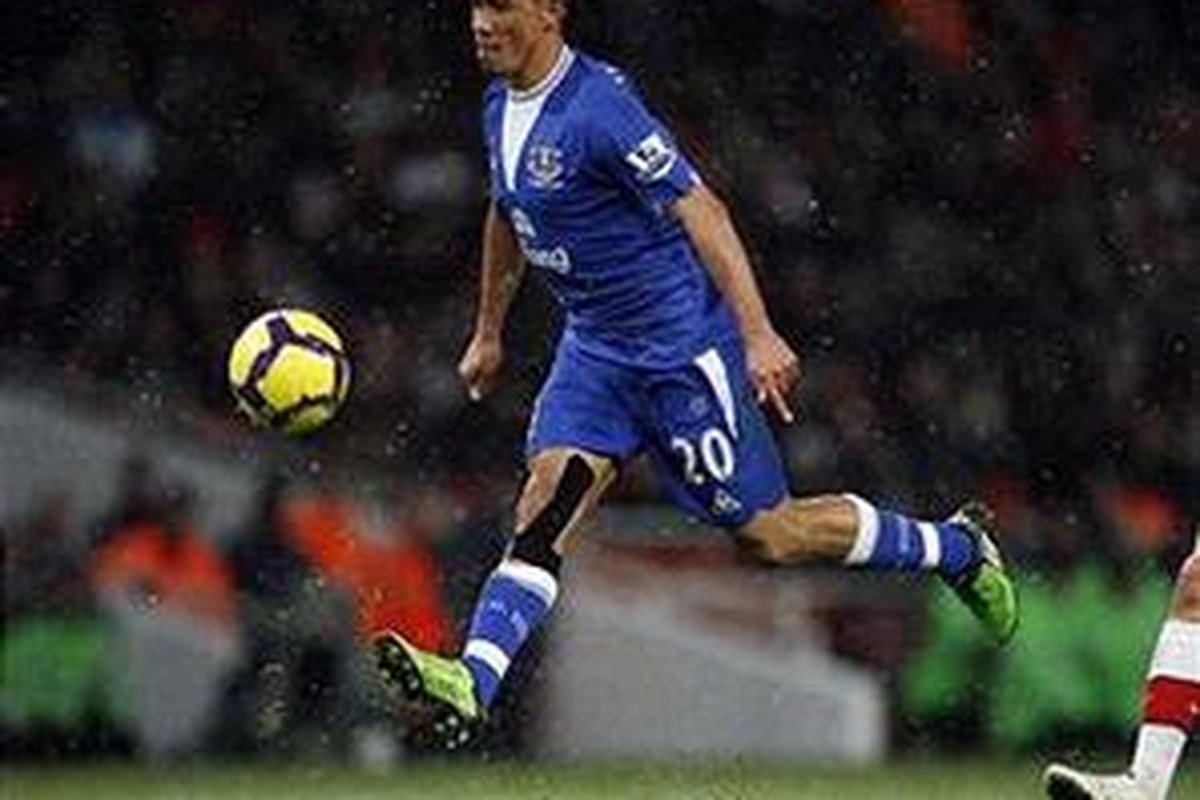 Gelandang Everton, Steven Pienaar.