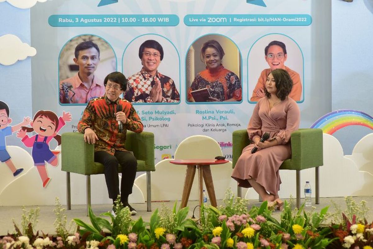 Kak Seto saat menyampaikan materi topik ?Sisi Gelap Dunia Digital dan Penggunaan Gadget bagi Anak? 