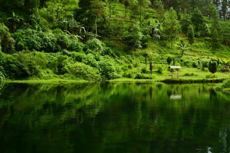 Telaga Madirda (sumber: karanganyar.go.id)