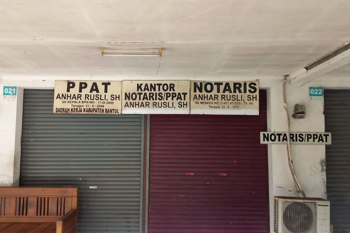 Penampakan kantor Notaris Anhar Rusli di Pasar Niten, Bantul Senin (28/4/2025) yang terseret dalam kasus mafia tanah Mbah Tupon.