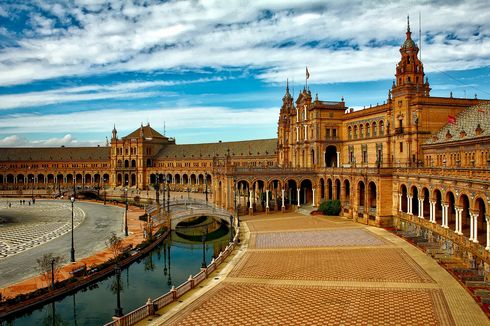 Turis Asing Bisa Berkunjung ke Spanyol Mulai Juli 2020, Siapa Saja?