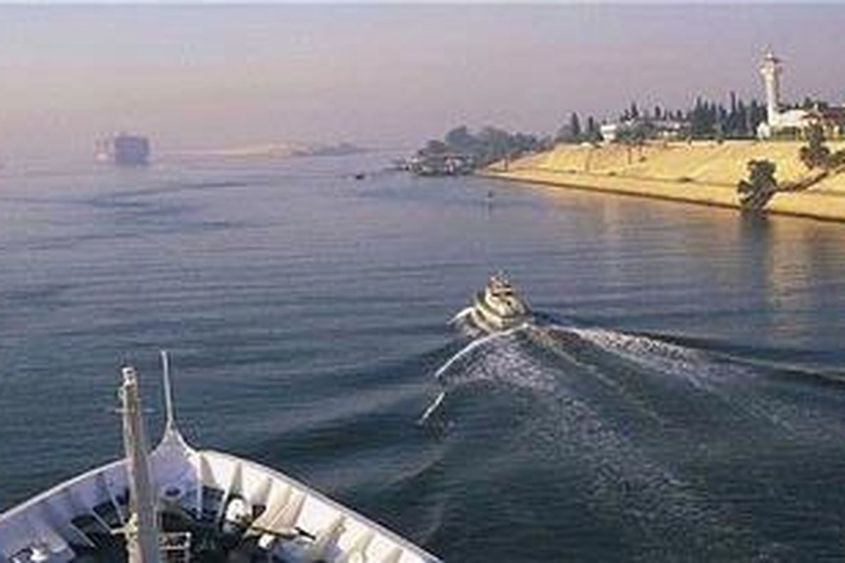 Iran dilaporkan sedang mengirim dua kapal perang ke Suriah yang akan melintasi Terusan Suez.