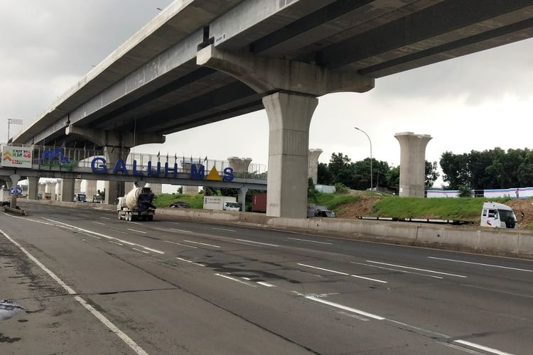 Ilustrasi perbaikan jalan di ruas tol Jakarta-Cikampek.