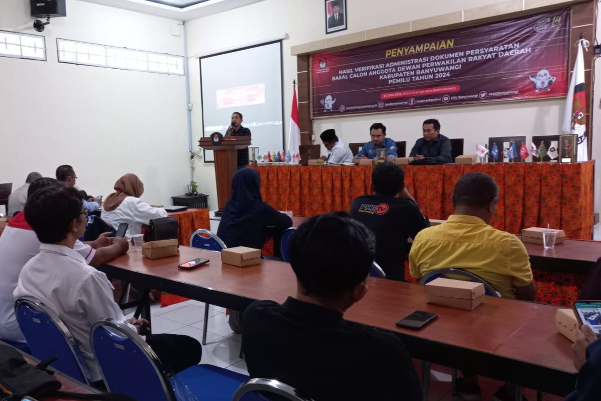 KPU Banyuwangi saat verifikasi berkas bakal calon legislatif 