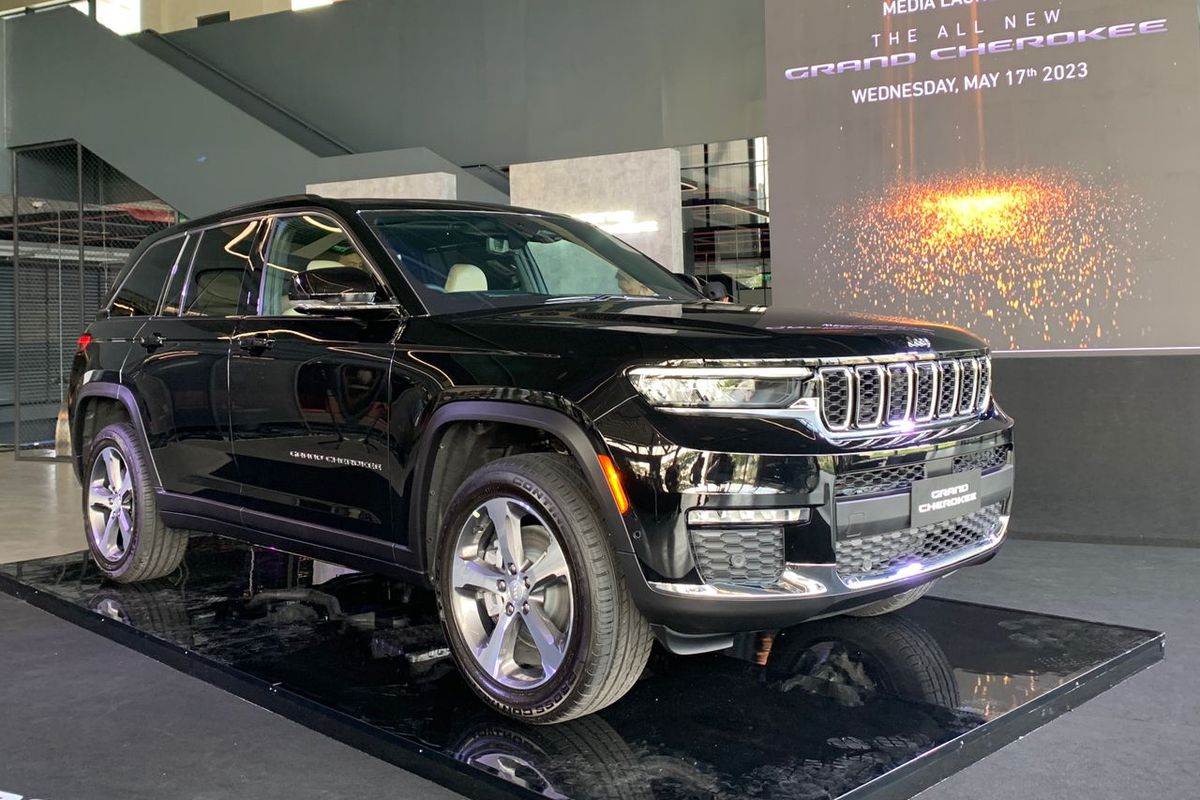 Jeep Grand Cherokee generasi kelima hadir di Indonesia dengan harga mulai Rp 1,7 miliar