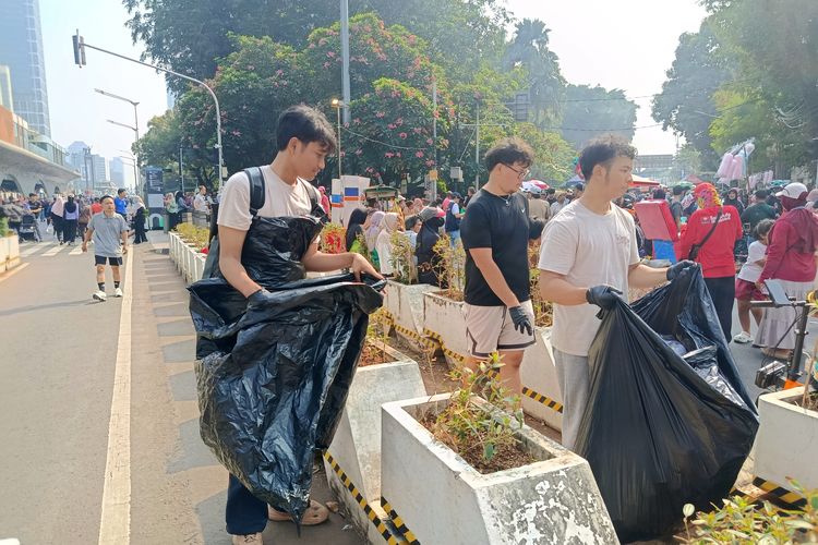 Tempat Sampah di CFD Sudirman Dinilai Masih Kurang, Sampah Berserakan Jadi Sorotan