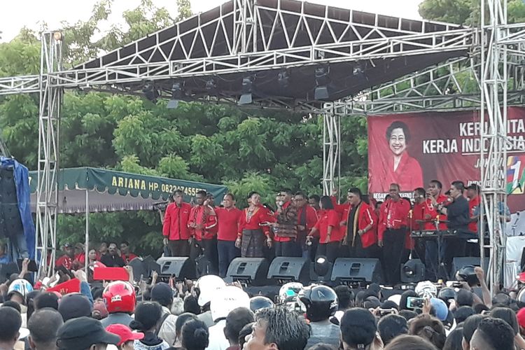 Kampanye PDI Perjuangan di Maumere, Nusa Tenggara Timur, Selasa (9/4/2019).