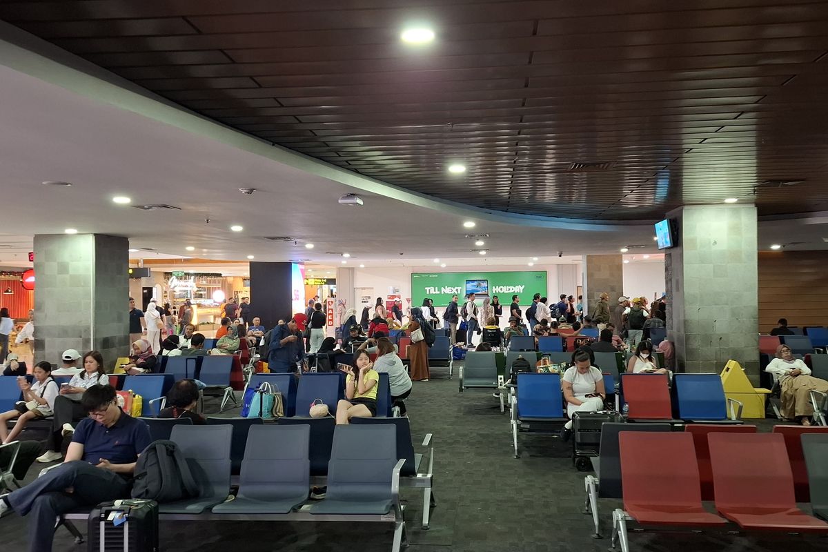 Suasana di terminal keberangkatan domestik Bandara Internasional I Gusti Ngurah Rai, Kecamatan Tuban, Kabupaten Badung, Provinsi Bali, pada Selasa (11/2/2025). /Dok. PT Angkasa Pura Bandara Ngurah Rai