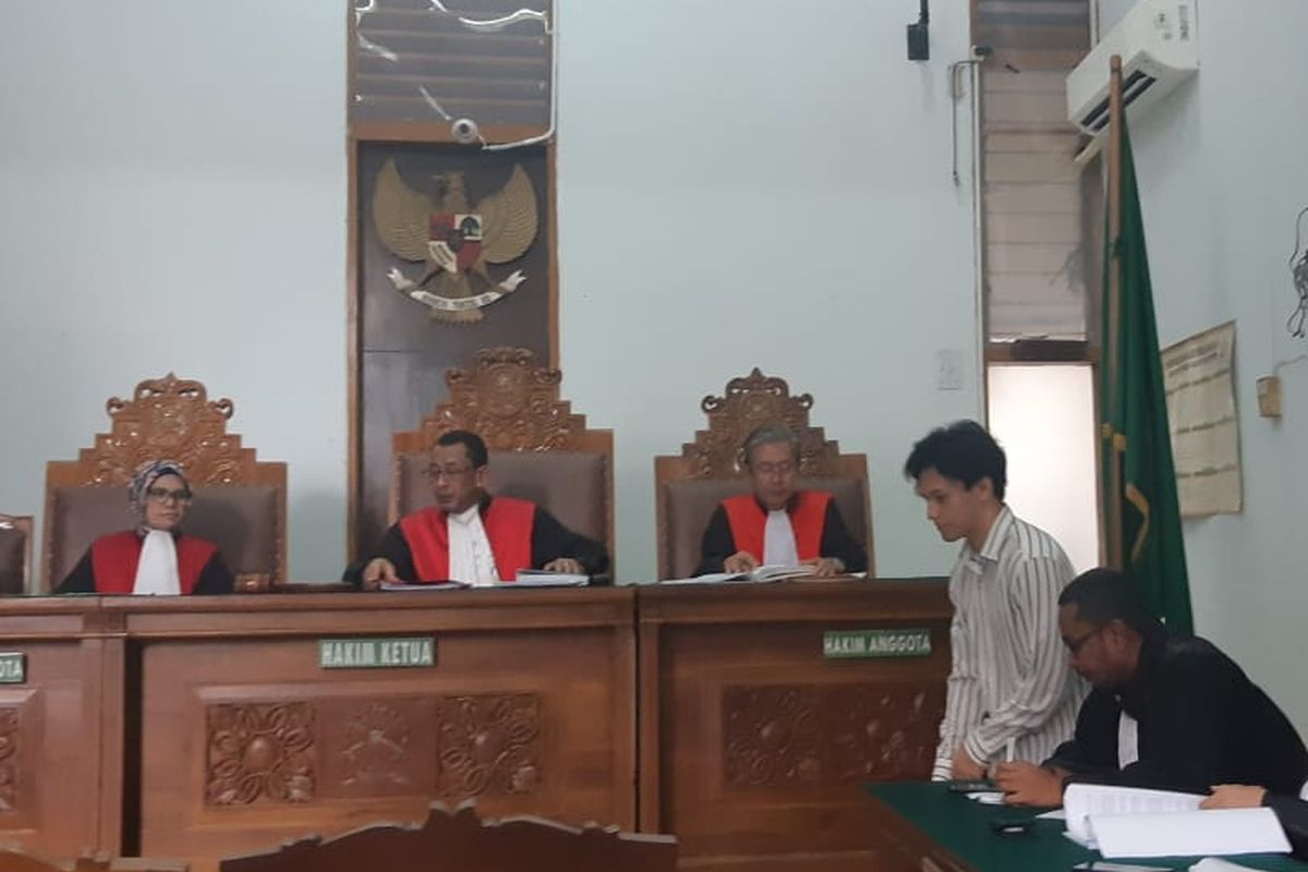 Jefri Nichol terdakwa kasus pemakaian narkoba jenis ganja jalani sidang lanjutan dengan agenda oembacaan saksi di Pengadilan Negeri Jakarta Selatan, Senin (16/9/2019)