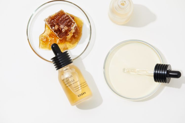 COSRX Full Fit Propolis Light Ampoule.