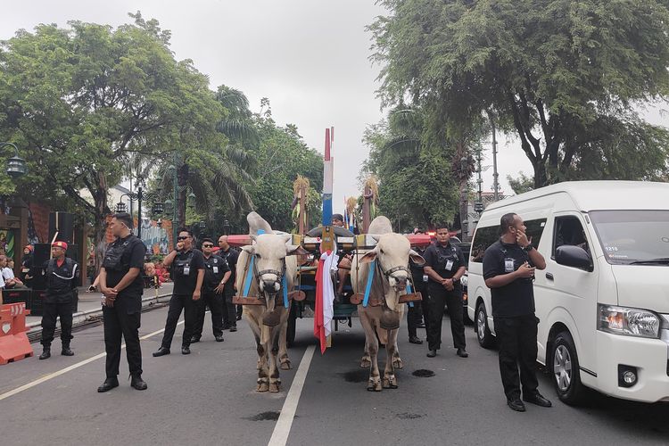 Gerobak sapi sebanyak 21 unit sudah disiapkan menjelang kirab budaya kampanye akbar hari terakhir Ganjar-Mahfud di Kota Solo, Jawa Tengah, Sabtu (10/2/2024) pagi.