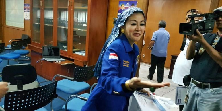 Hasnaeni Moein Wanita Emas di kantor DPD Partai Demokrat DKI Jakarta, Jumat (20/5/2016).