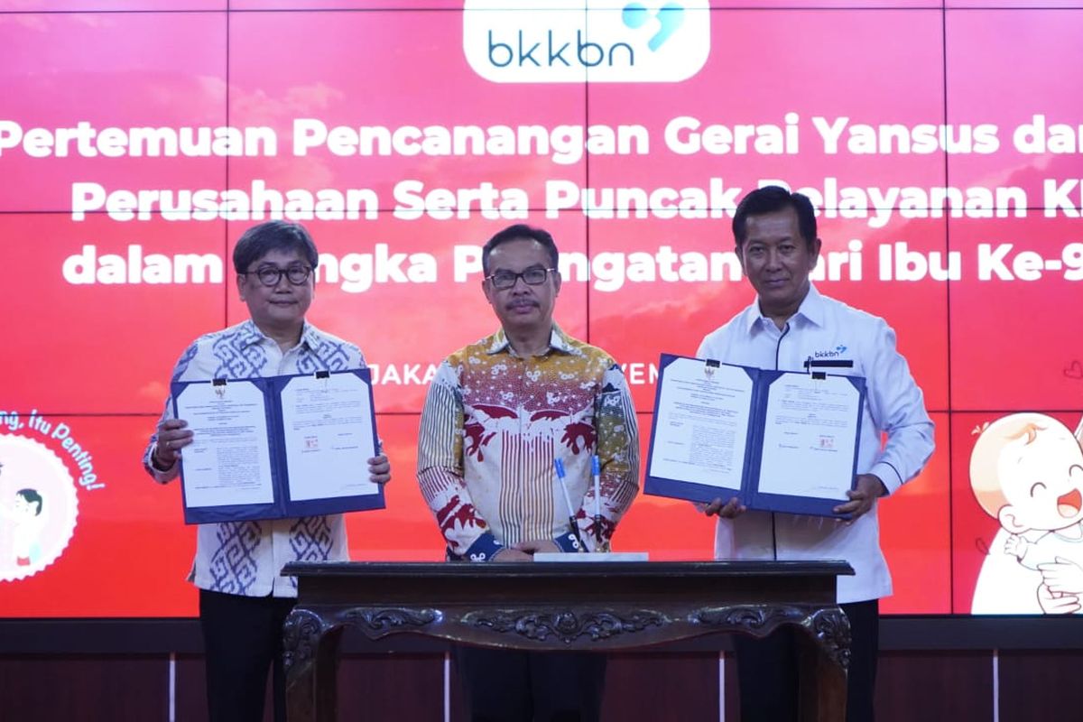 Kepala  Badan Kependudukan dan Keluarga Berencana Nasional (BKKBN) Hasto Wardoyo dalam acara puncak Pekan Pelayanan KB yang diselenggarakan secara hybrid di Auditorium BKKBN serta luring melalui Youtube BKKBN Official pada Senin (27/11/2023). 