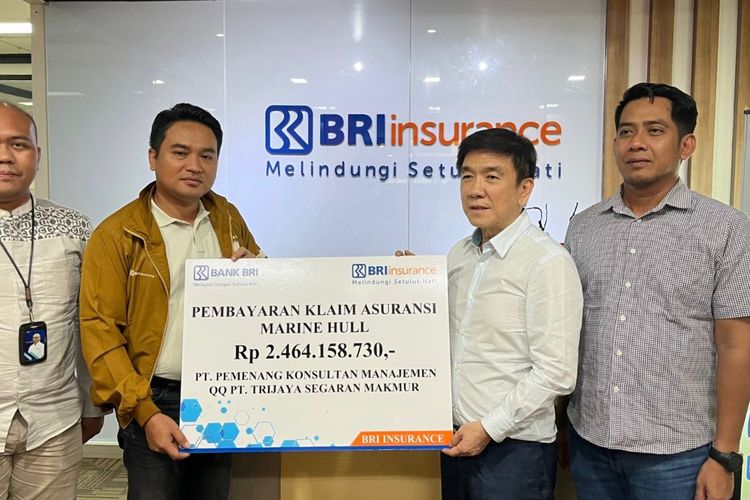 Foto : BRI Insurance Bayar Rp 2,4 Miliar Klaim Asuransi untuk Kapal Karam