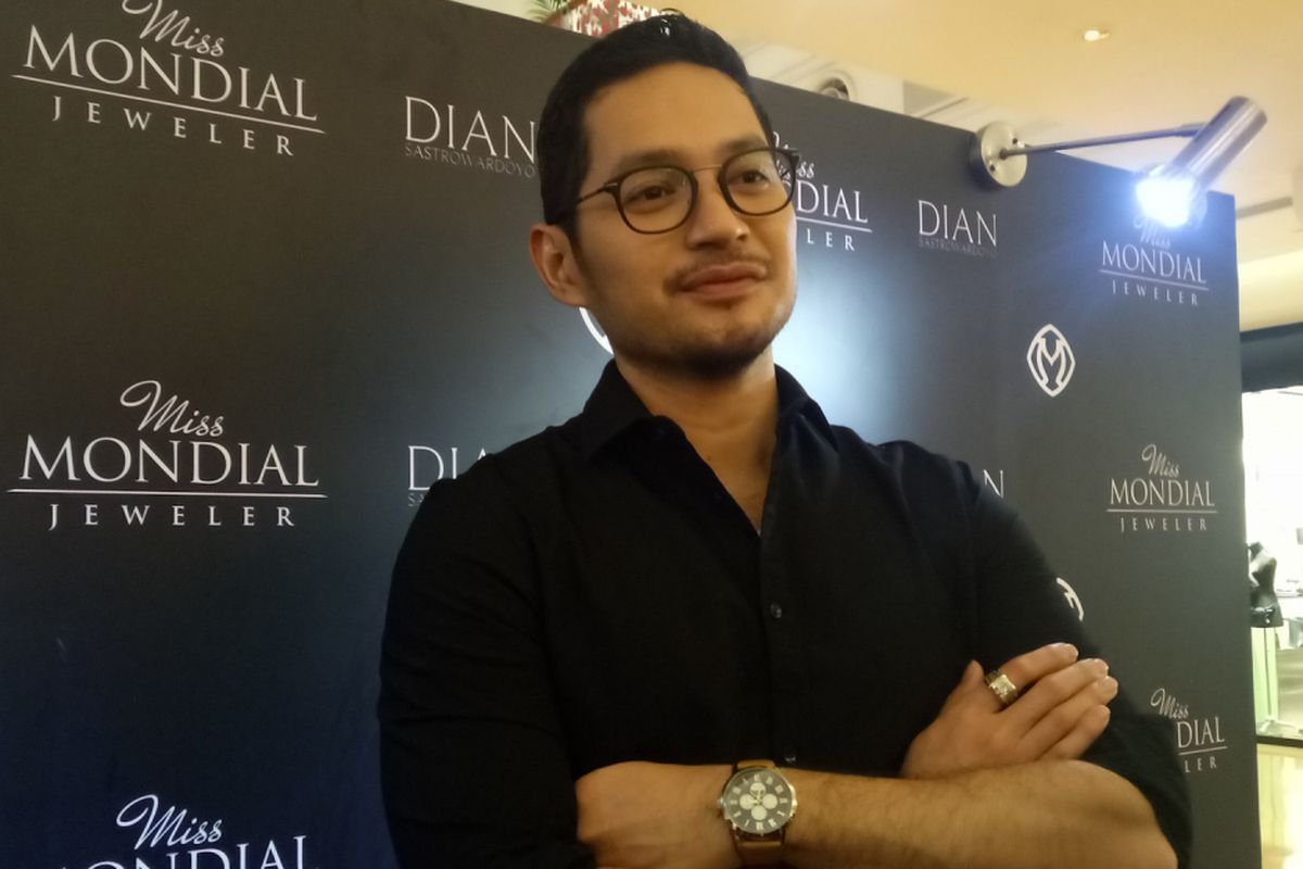 Artis peran yang juga pembawa acara Evan Sanders hadir dalam acara Media Luncheon Mondial Jewelry di Plaza Indonesia, Tanah Abang, Jakarta Pusat, Jumat (27/7/2018).