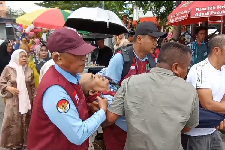 Berdesakan Saat Pemberangkatan Jemaah Haji di Gowa, Petugas dan Pengantar Pingsan