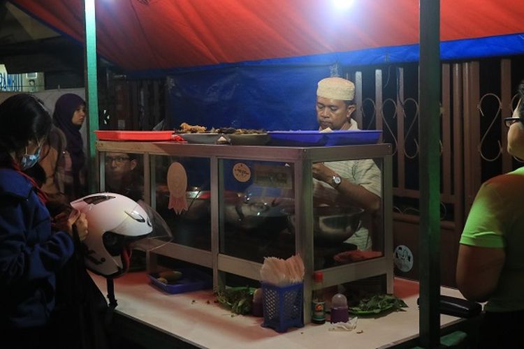 7 Kuliner Malam Enak di Daerah Jakarta Barat yang Legendaris 