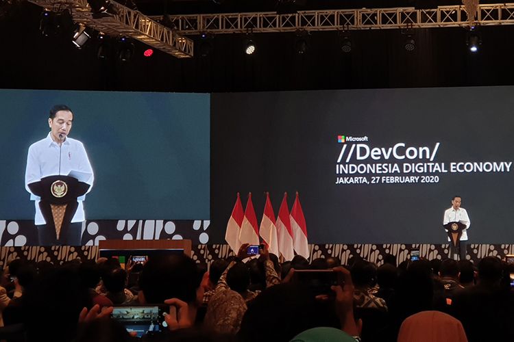 Presiden RI Joko Widodo saat berpidato di Indonesia Digital Economy Summit 2020 di Jakarta, Kamis (27/2/2020).