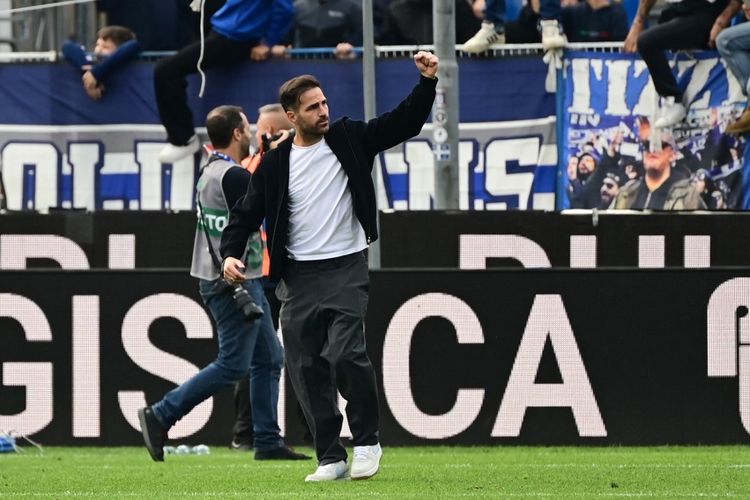 Pelatih Como 1907, Cesc Fabregas, saat menangani kubu milik Grup Djarum asal Indonesia tersebut di ajang Liga Italia 2025-2026.