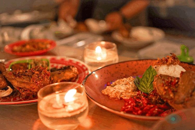 Kantin Tjahaya memanjakan para pengunjungnya dengan beragam hidangan spesial Ramadhan yang menggugah selera.  