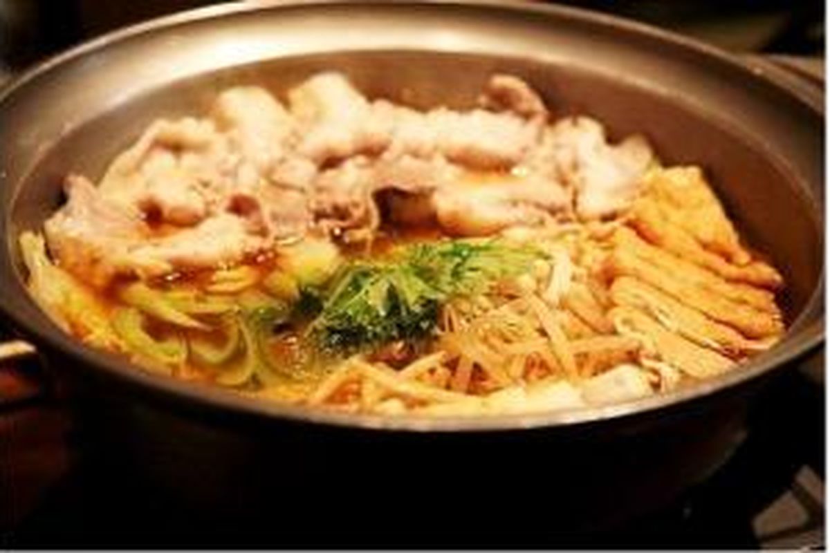 Chanko-nabe, sup sayur dan daging yang biasa dikonsumsi pegulat sumo, dipamerkan di Japan Culinary Week di Istora Senayan, Jakarta, Sabtu (24/8/2013).