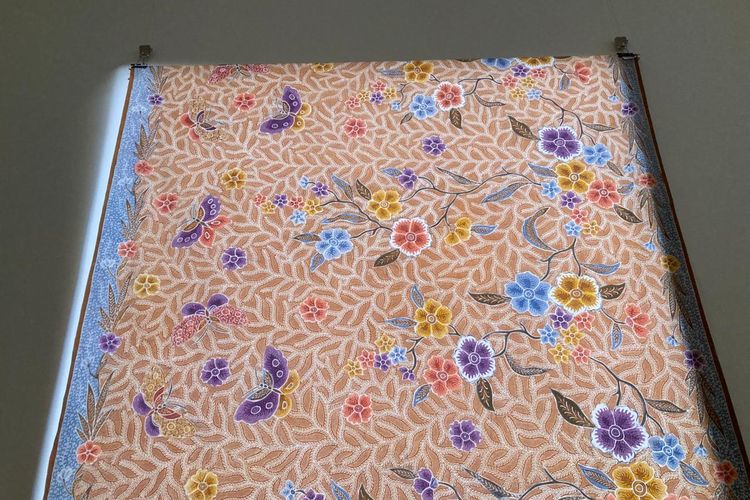 Pameran batik peranakan bertajuk Metamorfosa di Menara Kompas Lantai 8, Jakarta, Kamis (9/4/2026). Pameran ini berlangsung pada 9 April-5 Mei 2026.