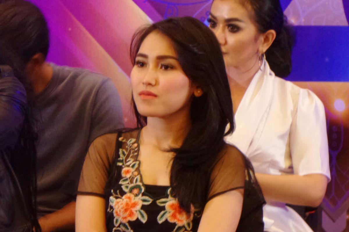 Penyanyi dangdut Ayu Ting Ting dalam jumpa pers Kilau Raya MNCTV 26 di MNC Tower, Kebon Jeruk, Jakarta Barat, Selasa (10/10/2017).