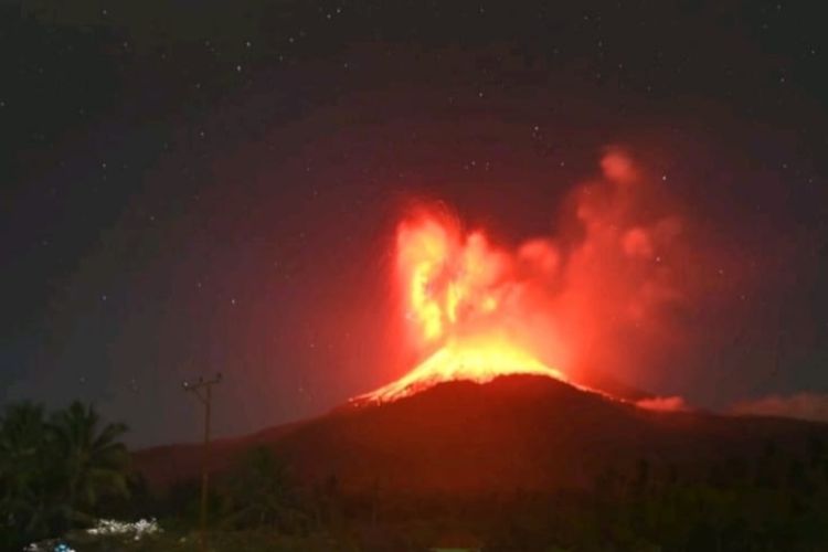 Gunung Lewotobi Laki-laki Erupsi 2 Hari Berturut, Kolom Abu Tembus 19 Ribu Meter