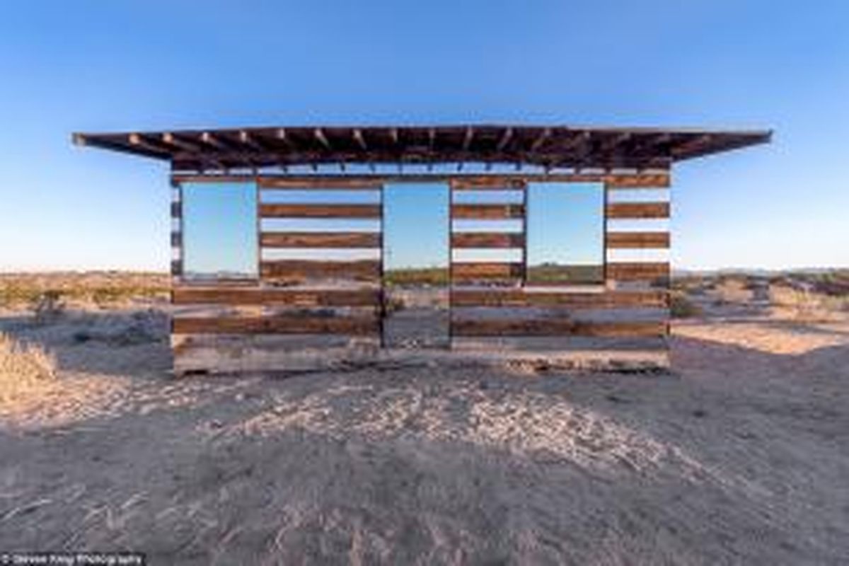 Semua yang dibutuhkan untuk mengubah tempat penampungan kayu reyot berusia 70 tahun ini tidak banyak. Berada di di California High Desert, Rumah Kaca ini menjadi 