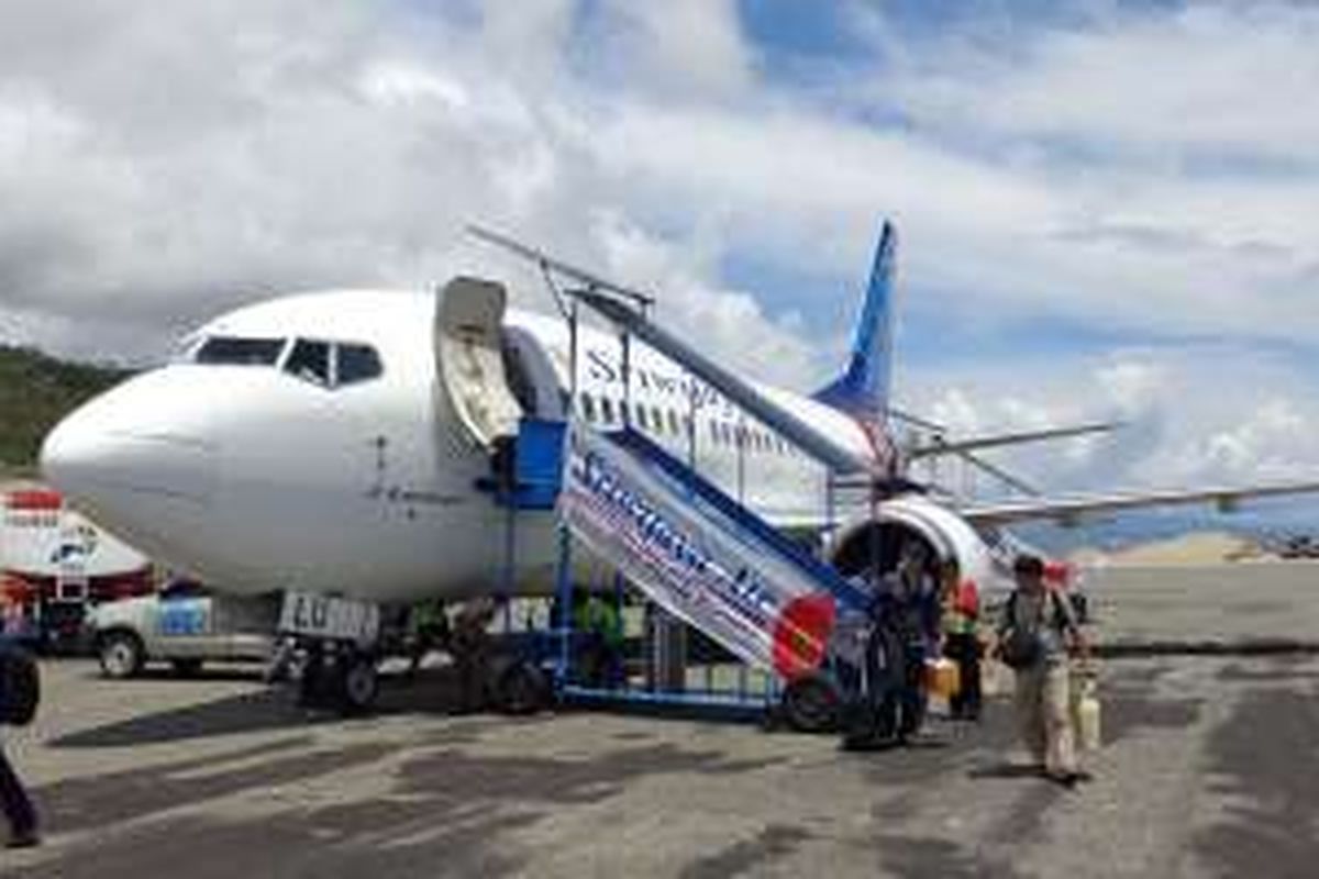 Pesawat Sriwijaya Air di Bandara Syukuran Aminuddin Amir, Luwuk, Kabupaten Banggai, Sulawesi Tengah. 