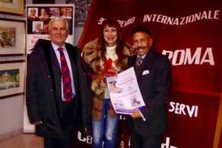 Duta Besar Indonesia untuk Italia August Parengkuan dianugerahi penghargaan Premio Internazionale Fontane di Roma, pada Senin (19/12/2016) lalu.